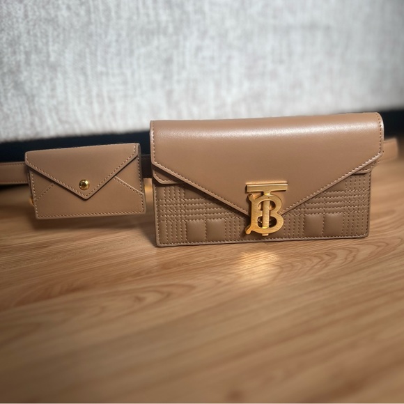 ❌❌❌ SOLD ❌❌❌ Burberry Quilted TB Envelope Belt Bag - Picture 3 of 15